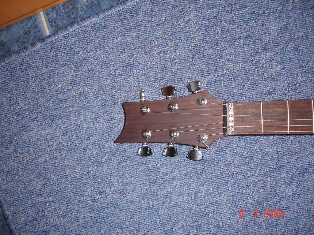 Guitar002.jpg